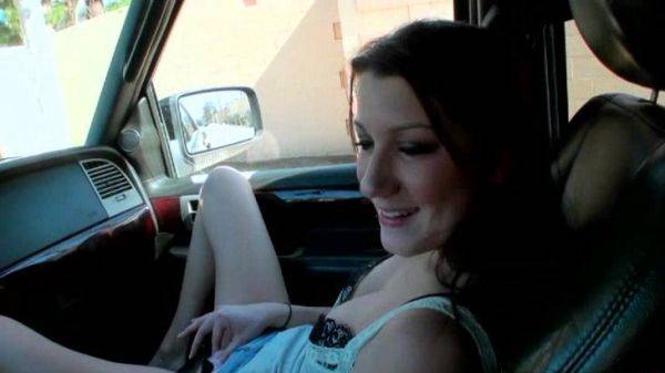 Slender Madison fuck in the car - hellporno.com on pornogates.com