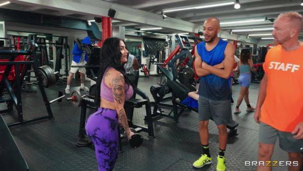 Sneaky Public Gym Screw With The Official Egypt And Dwayne Foxxx - upornia.com on pornogates.com