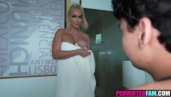 Caught Red-Handed: Stepaunt Discovers Young Nephew Spying in the Shower - xxxfiles.com on pornogates.com