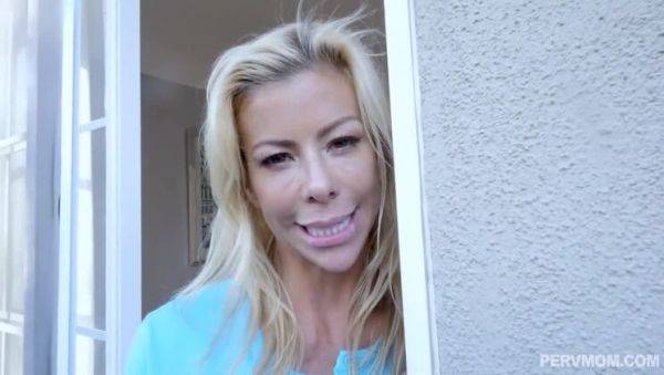 Advantages of a Buxom Step-mother: Alexis Fawx - porntry.com on pornogates.com