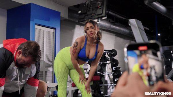 Thick MILF gets laid by the gym and tries to swallow - xbabe.com on pornogates.com