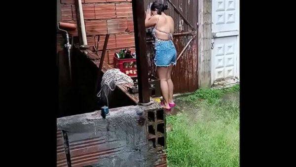 Neighbor Seeks Shelter from Rain, Offers Blowjob in Return - veryfreeporn.com on pornogates.com