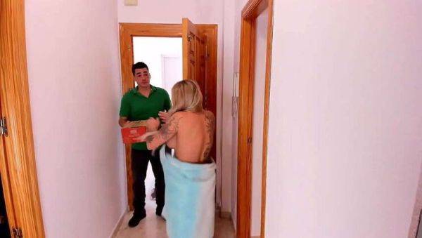 Raquel, the Blonde MILF, Serviced Delivery Guy's Big Cock After Dropping Towel - porntry.com on pornogates.com