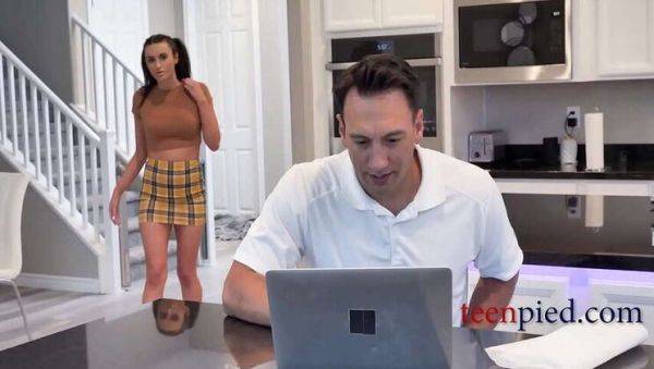 Stepdaughter Mia Taylor Catches Stepdad Jerking Off - xxxfiles.com on pornogates.com