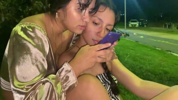 Liseth Iris And Lizeth Elianny - Salgo A Buscar A Alguien Para Fol R Porque Estoy Cachonda Y Follo Con La Hermanastra Pequena De Mi Amiga 5 Min - desi-porntube.com on pornogates.com