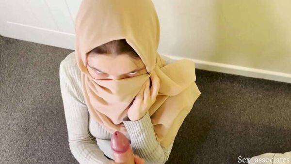 Arab Pregnant Wife Refuses Oral: A Hijab-Wearing Muslim's Defiance. - veryfreeporn.com on pornogates.com